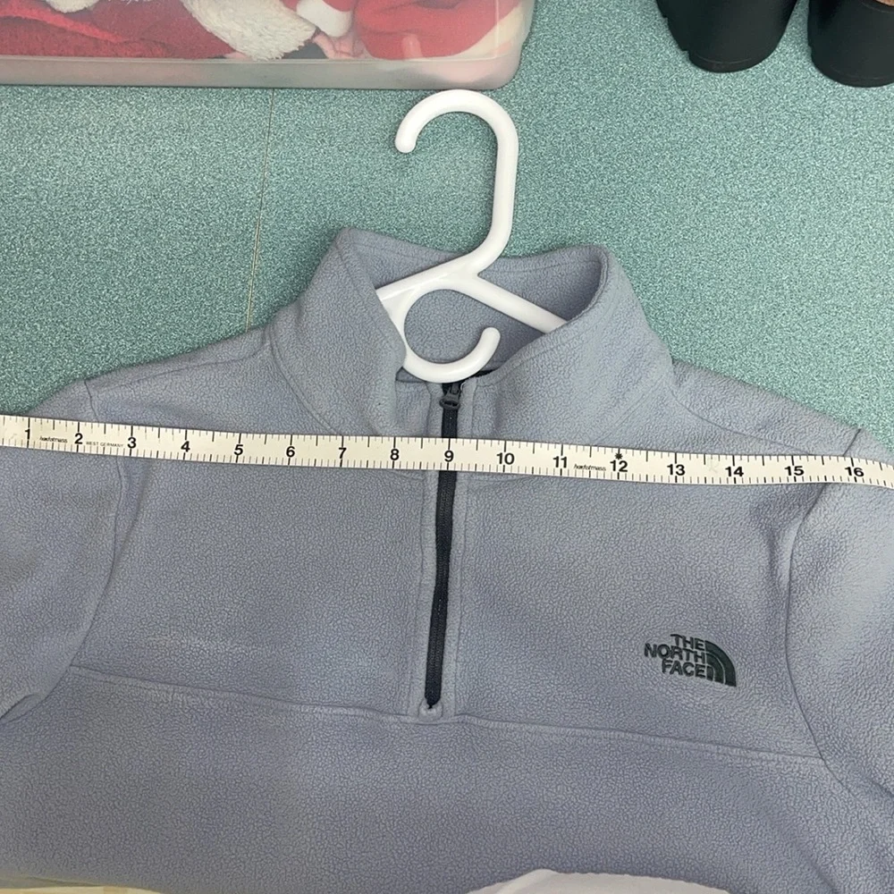 The North Face Women’s Quarter Zip Pullover - Picture 4 of 7